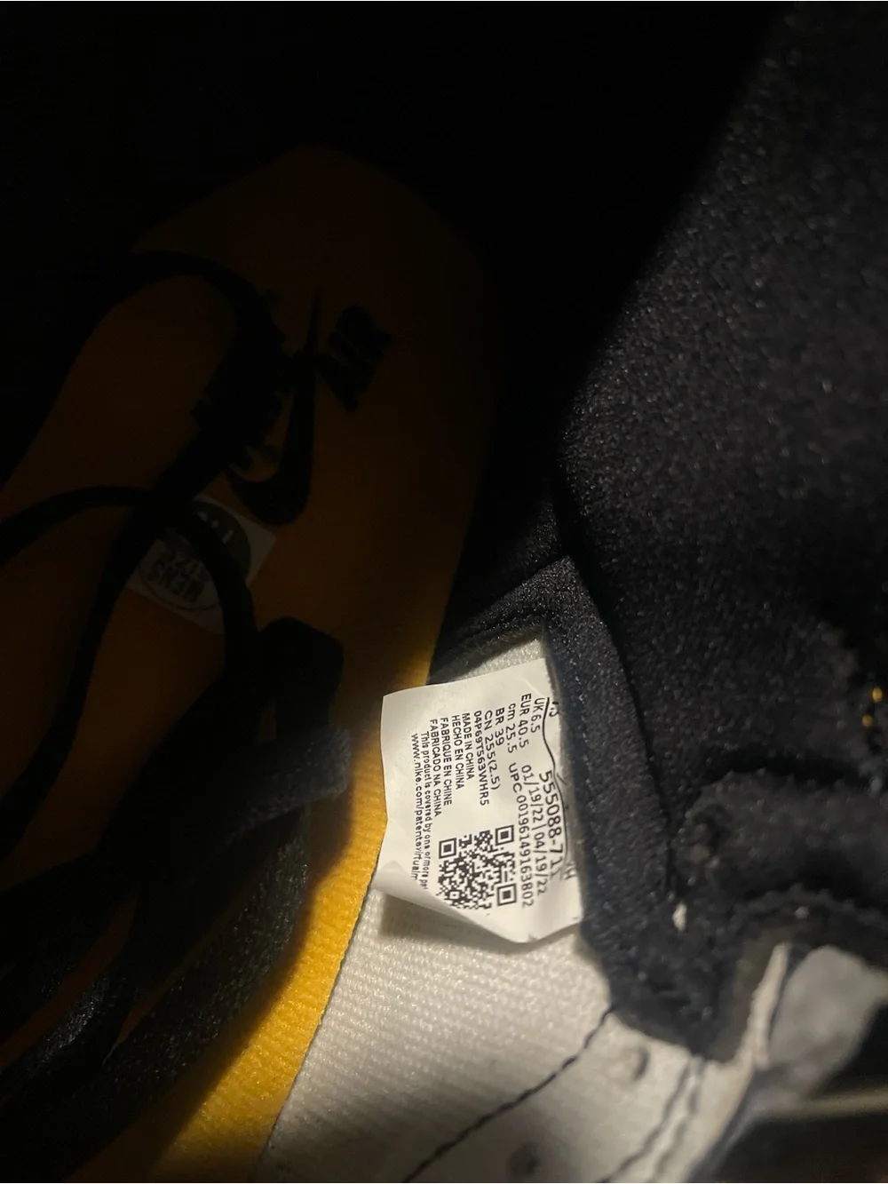 Jordan Air Jordan 1 Mid - Black, White & Yellow